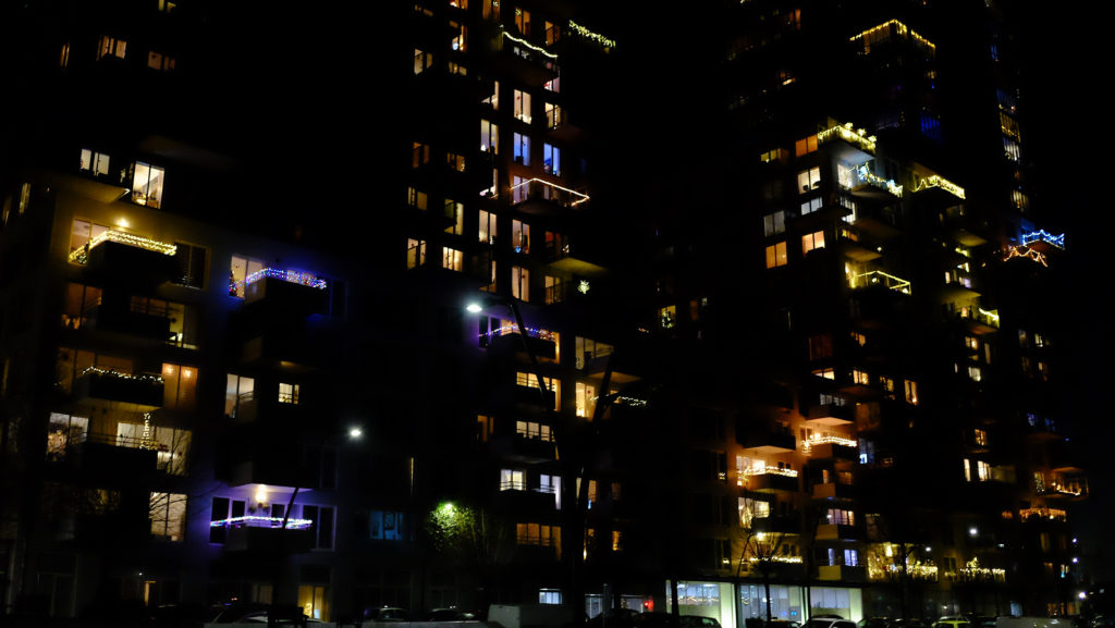 Balkons in de nacht
